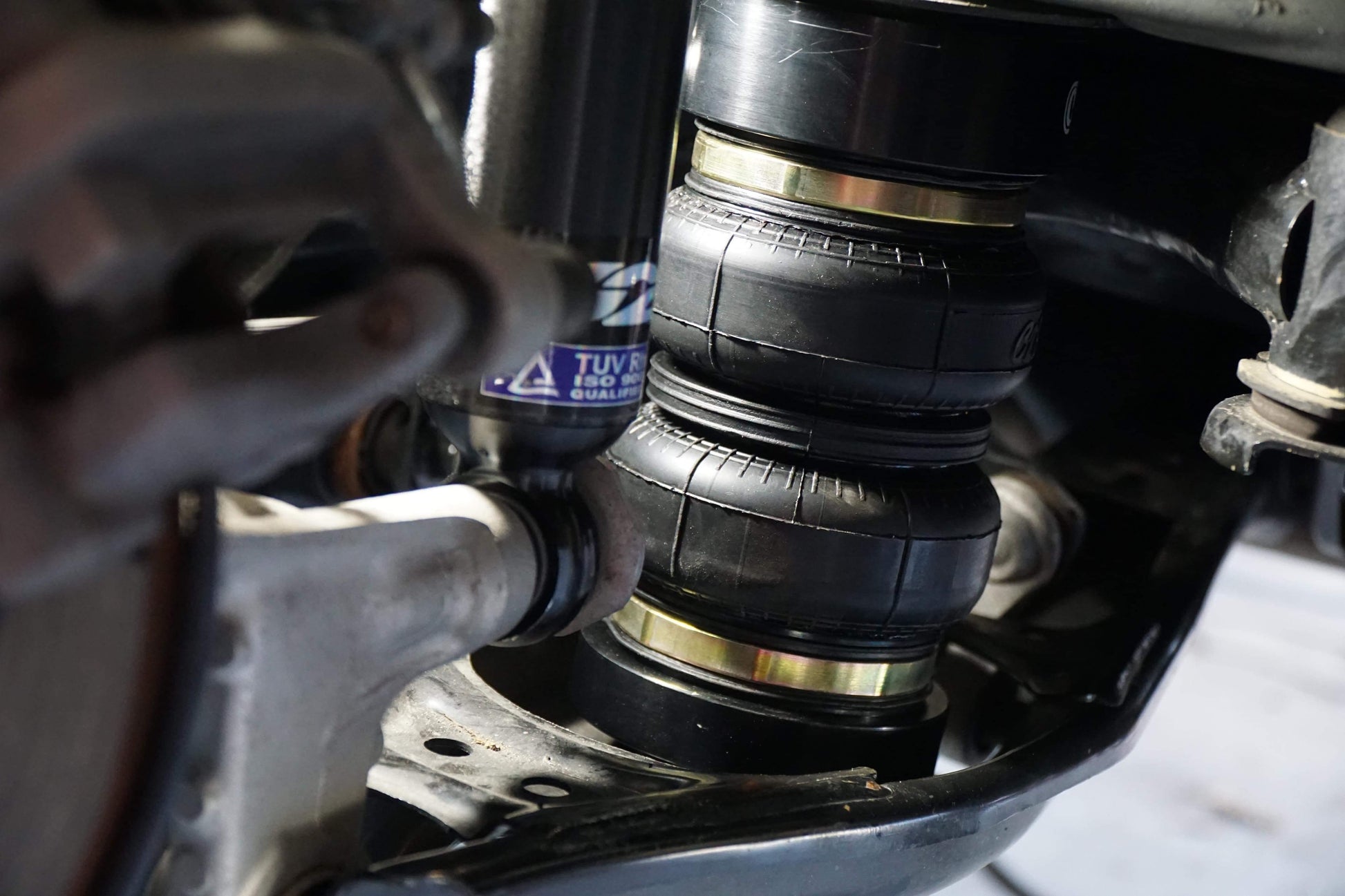 Coilover to Airstrut conversion kit. (Bag over coilover) | C2B suspension